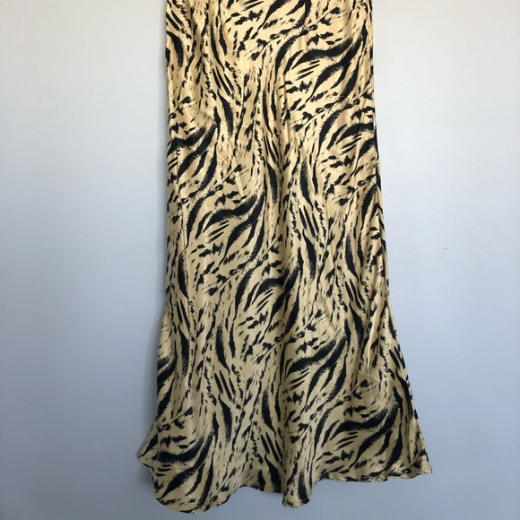 NWT H&M Silky Print Midi Skirt - Picture 3 of 5